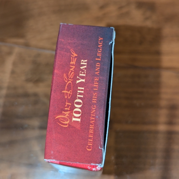 Walt Disney Cartoonist 100th Year Milestone Pin New - Picture 3 of 9